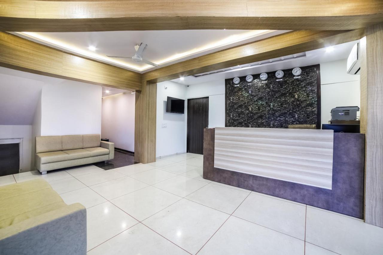 Capital O 41587 Hotel Airport Inn One Ахмедабад Экстерьер фото